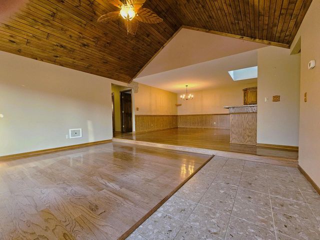 4112 Scarborough DRIVE, Richfield, WI 53076