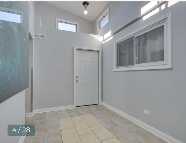 8136 S Kedzie Avenue 202, Chicago, IL 60652
