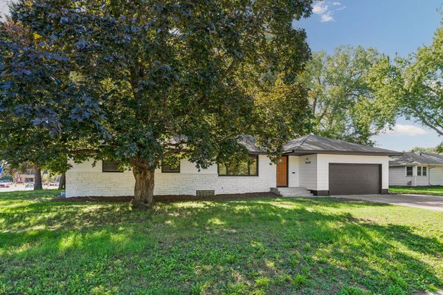 4243 Douglas Drive N, Crystal, MN 55422
