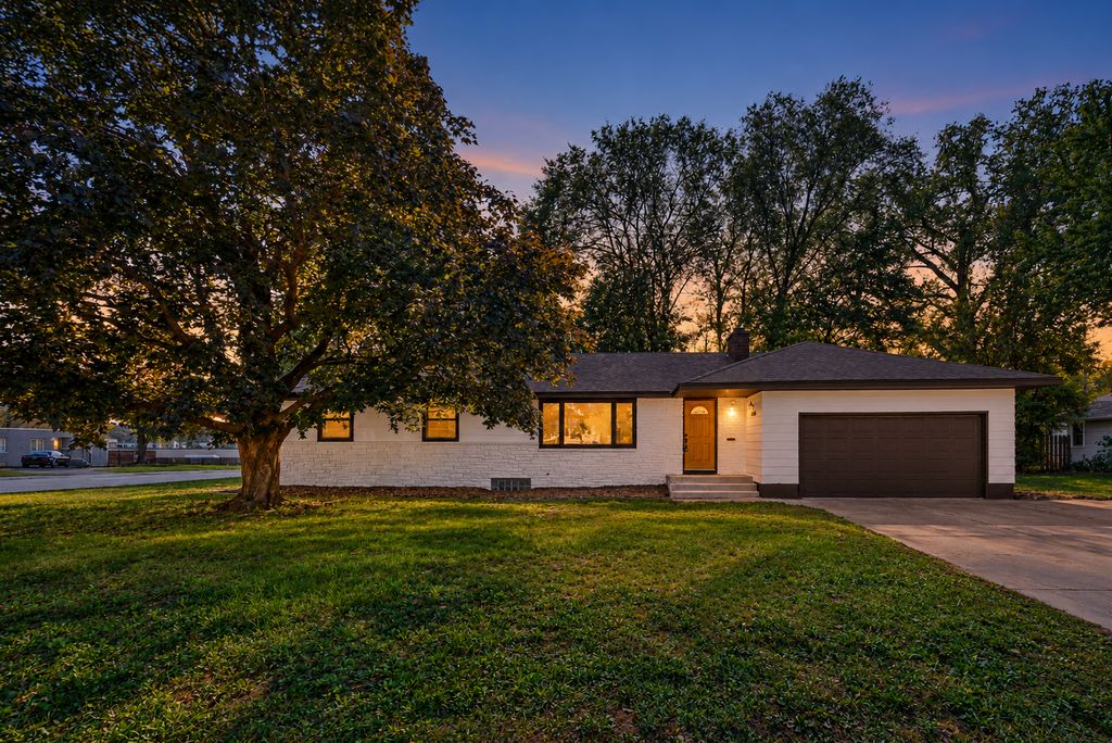 4243 Douglas Drive N, Crystal, MN 55422 — exterior