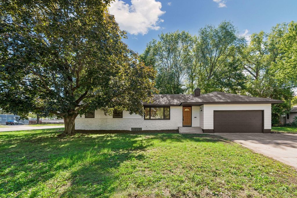4243 Douglas Drive N, Crystal, MN 55422 — photo 2