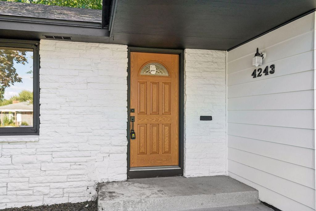 4243 Douglas Drive N, Crystal, MN 55422 — photo 3