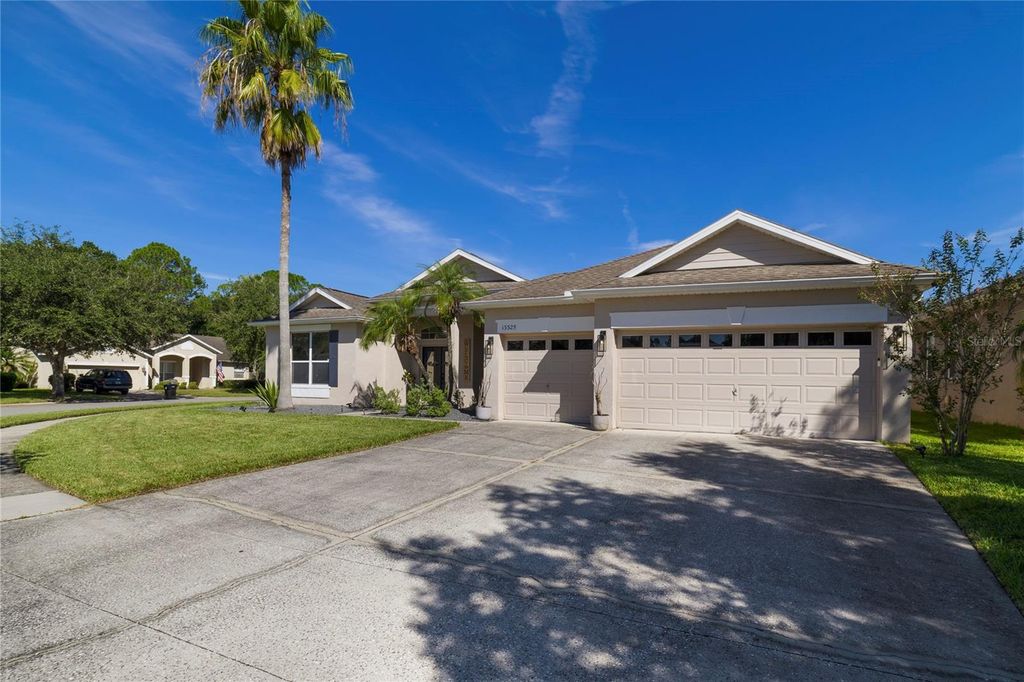 Image 2 of property listing at 13325 OLD DOCK ROAD, Orlando, FL 32828