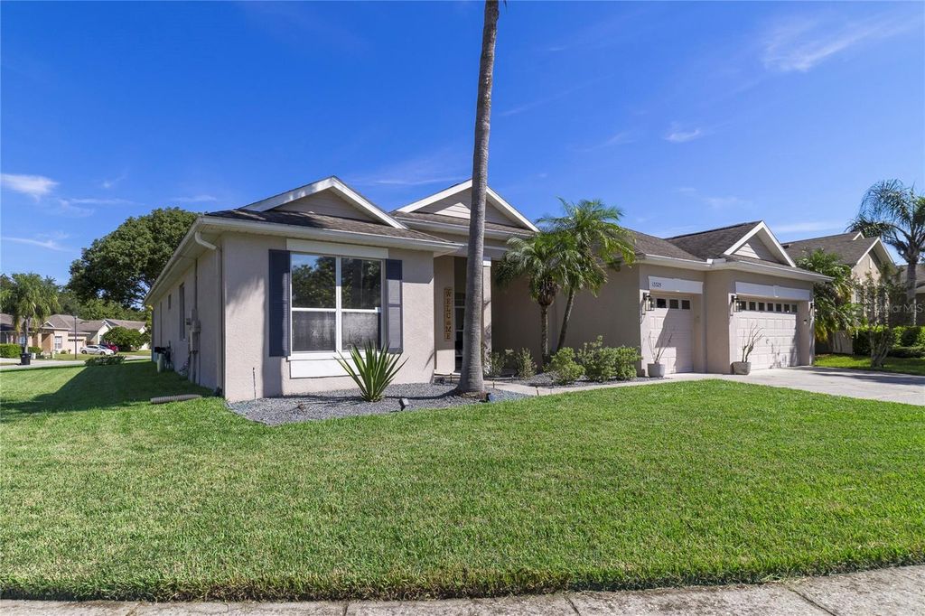 Image 3 of property listing at 13325 OLD DOCK ROAD, Orlando, FL 32828
