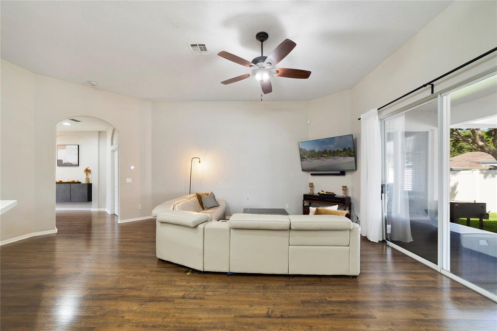 Image 6 of property listing at 13325 OLD DOCK ROAD, Orlando, FL 32828