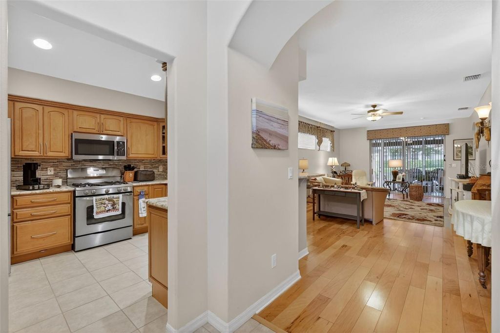 Image 11 of property listing at 5401 AURORA DRIVE, Leesburg, FL 34748