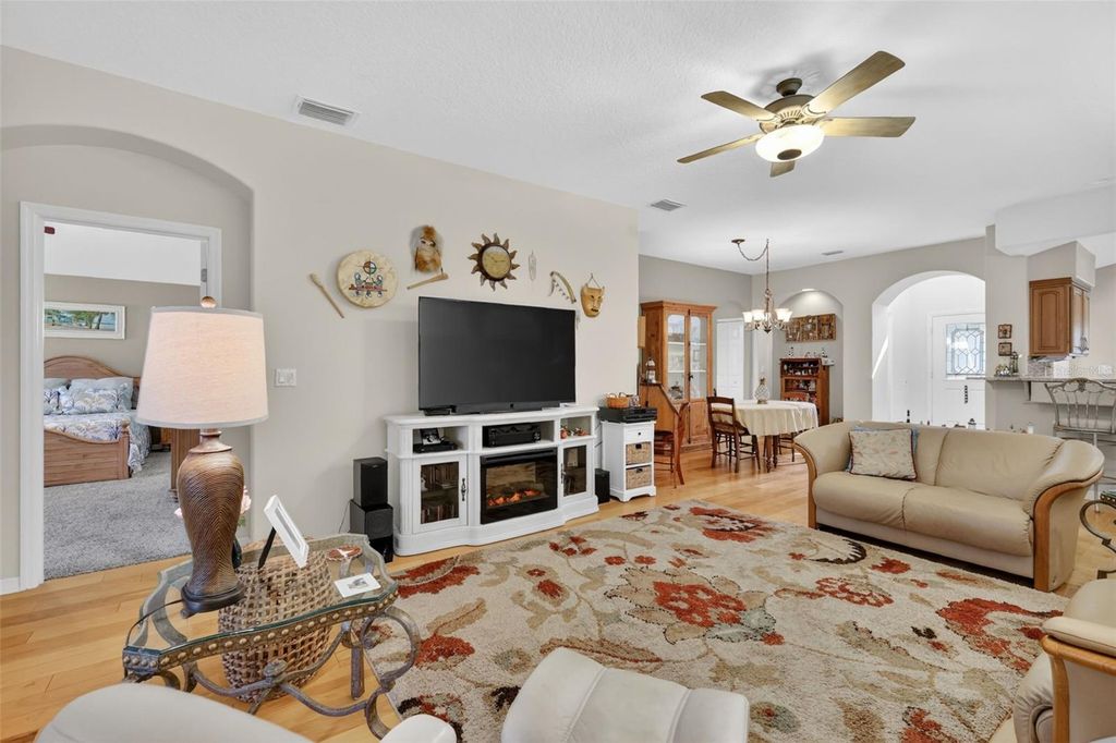 Image 15 of property listing at 5401 AURORA DRIVE, Leesburg, FL 34748