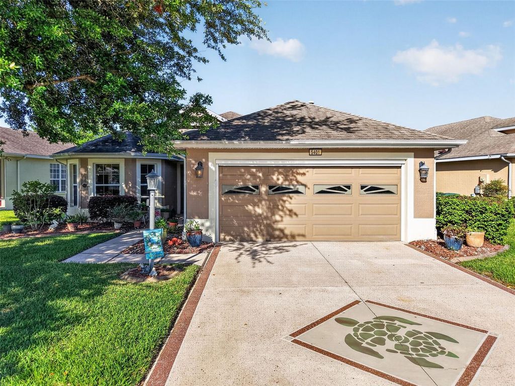 Image 3 of property listing at 5401 AURORA DRIVE, Leesburg, FL 34748