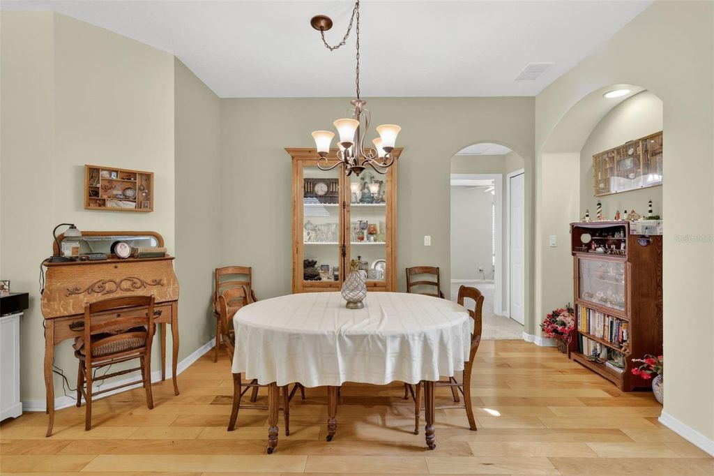 Image 26 of property listing at 5401 AURORA DRIVE, Leesburg, FL 34748