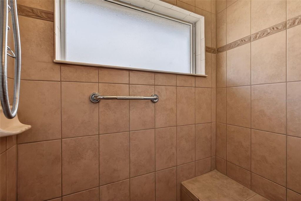 Image 30 of property listing at 5401 AURORA DRIVE, Leesburg, FL 34748