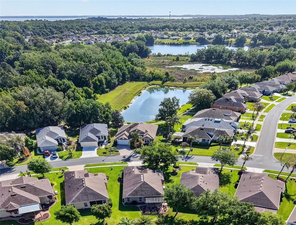 Image 6 of property listing at 5401 AURORA DRIVE, Leesburg, FL 34748