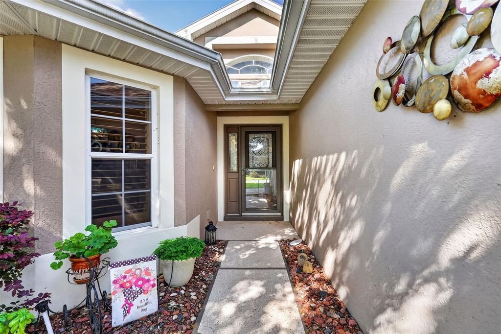 Image 8 of property listing at 5401 AURORA DRIVE, Leesburg, FL 34748