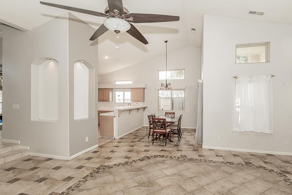 Image 11 of property listing at 6589 E Michigan Avenue, Fresno, CA 93727