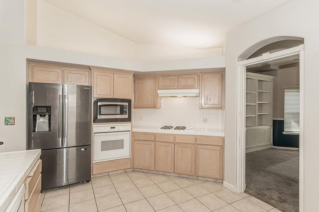 Image 17 of property listing at 6589 E Michigan Avenue, Fresno, CA 93727