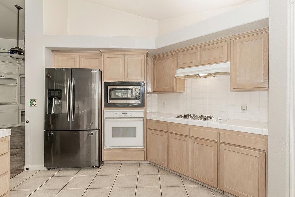 Image 18 of property listing at 6589 E Michigan Avenue, Fresno, CA 93727