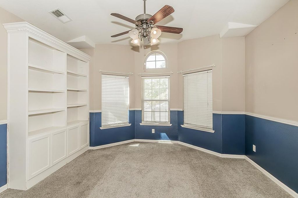 Image 19 of property listing at 6589 E Michigan Avenue, Fresno, CA 93727
