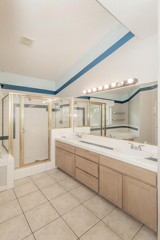 Image 30 of property listing at 6589 E Michigan Avenue, Fresno, CA 93727