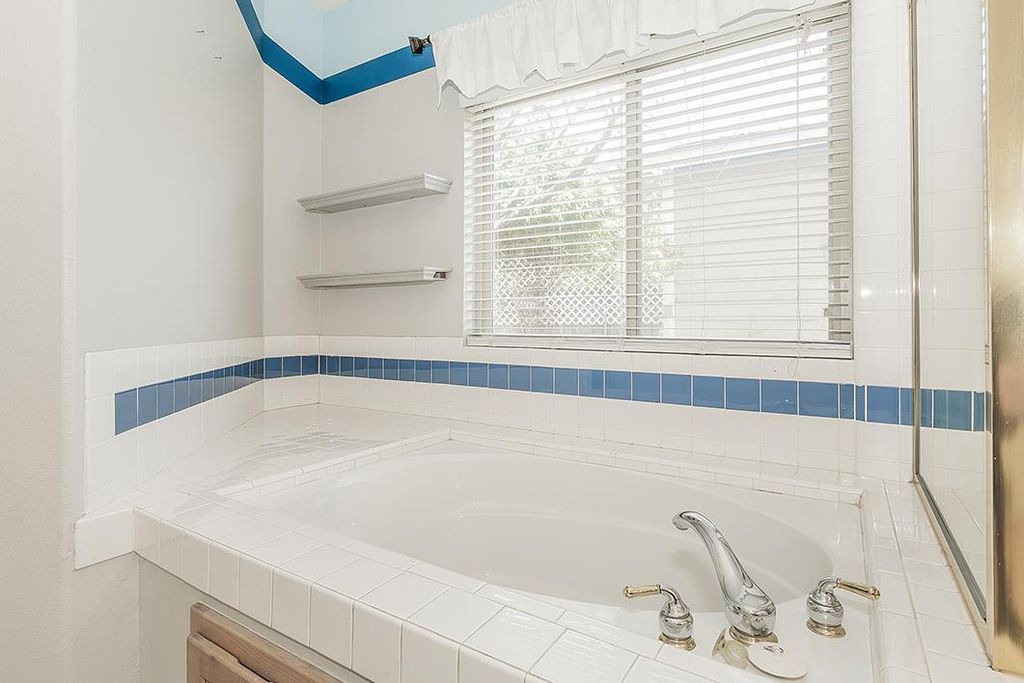 Image 33 of property listing at 6589 E Michigan Avenue, Fresno, CA 93727