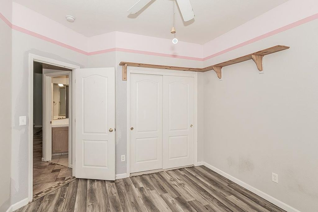 Image 37 of property listing at 6589 E Michigan Avenue, Fresno, CA 93727