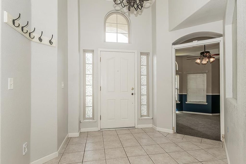 Image 4 of property listing at 6589 E Michigan Avenue, Fresno, CA 93727