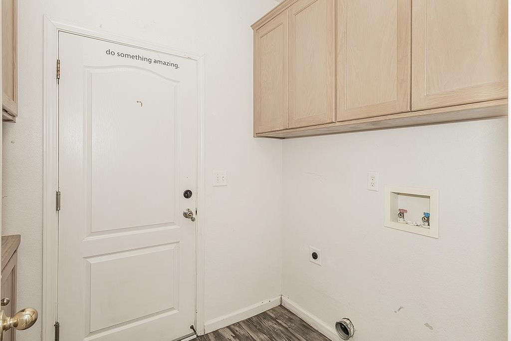 Image 41 of property listing at 6589 E Michigan Avenue, Fresno, CA 93727