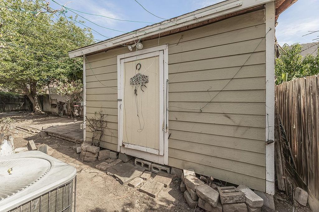 Image 50 of property listing at 6589 E Michigan Avenue, Fresno, CA 93727