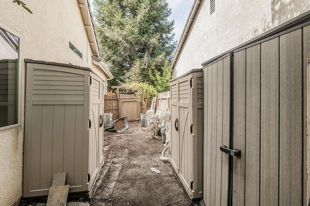 Image 51 of property listing at 6589 E Michigan Avenue, Fresno, CA 93727