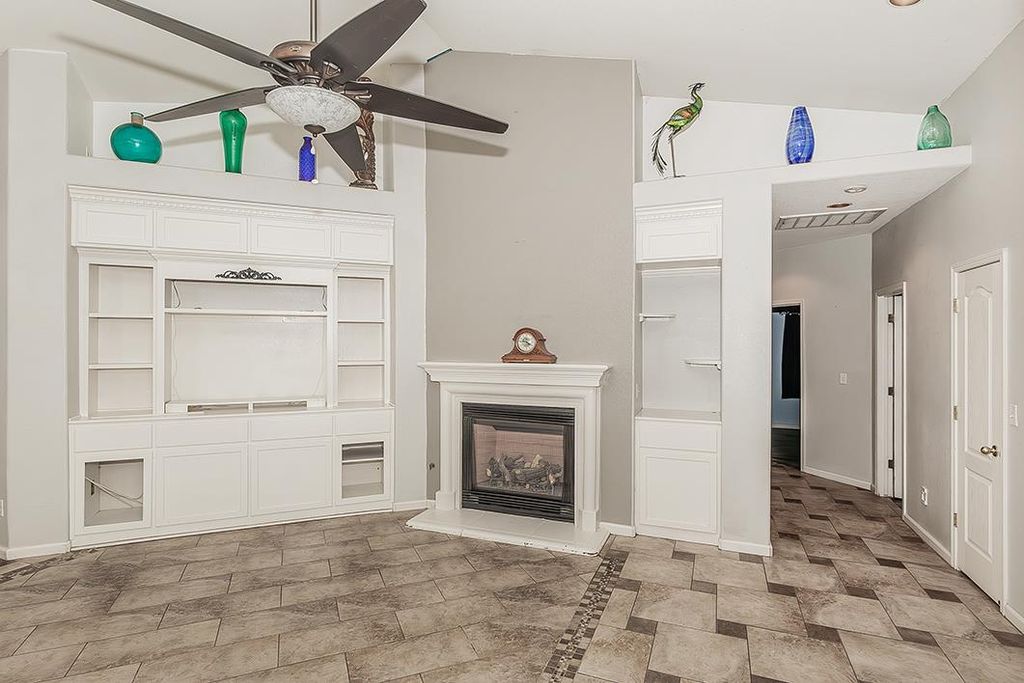 Image 8 of property listing at 6589 E Michigan Avenue, Fresno, CA 93727