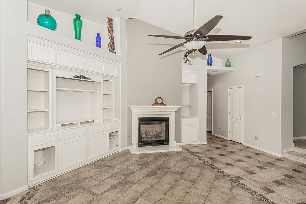 Image 9 of property listing at 6589 E Michigan Avenue, Fresno, CA 93727