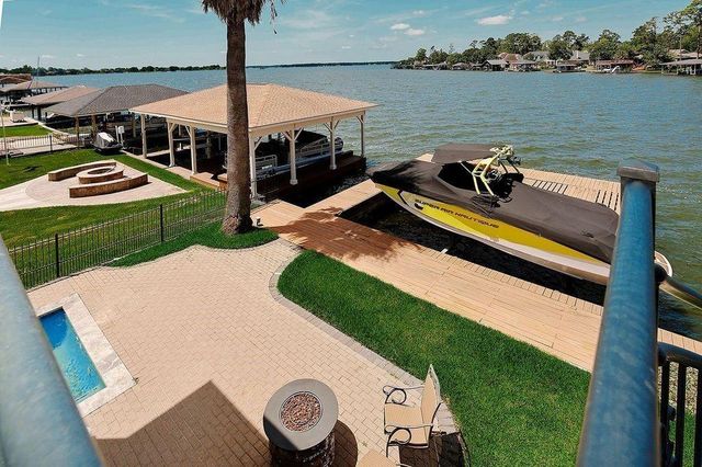 12374 Lake Vista Drive, Willis, TX 77318