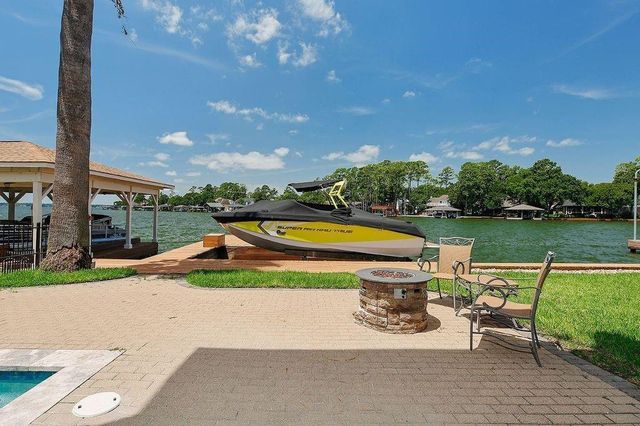 12374 Lake Vista Drive, Willis, TX 77318