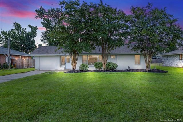 325 Quelqueshue Street, Sulphur, LA 70663