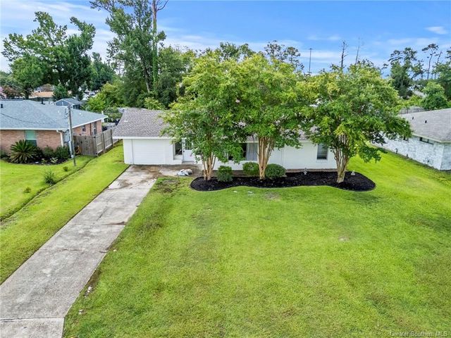 325 Quelqueshue Street, Sulphur, LA 70663
