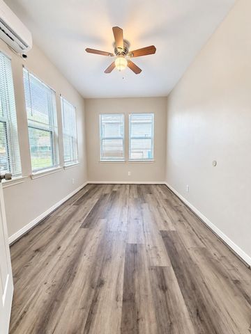 4313 Harrisburg Boulevard 4, Houston, TX 77003