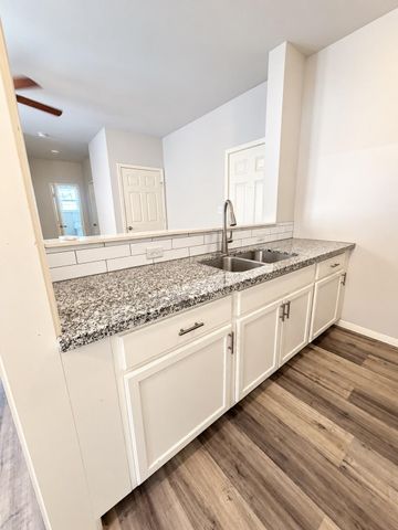 4313 Harrisburg Boulevard 4, Houston, TX 77003