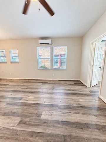 4313 Harrisburg Boulevard 4, Houston, TX 77003