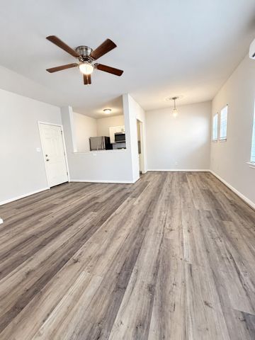 4313 Harrisburg Boulevard 4, Houston, TX 77003