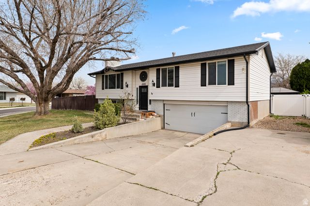 2049 W HEWS PL, Taylorsville, UT 84118