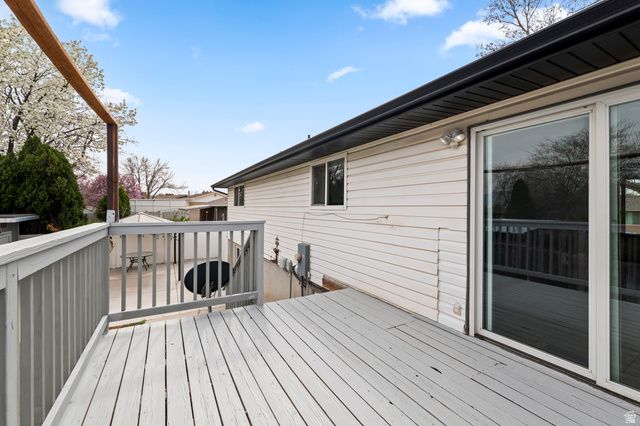 2049 W HEWS PL, Taylorsville, UT 84118