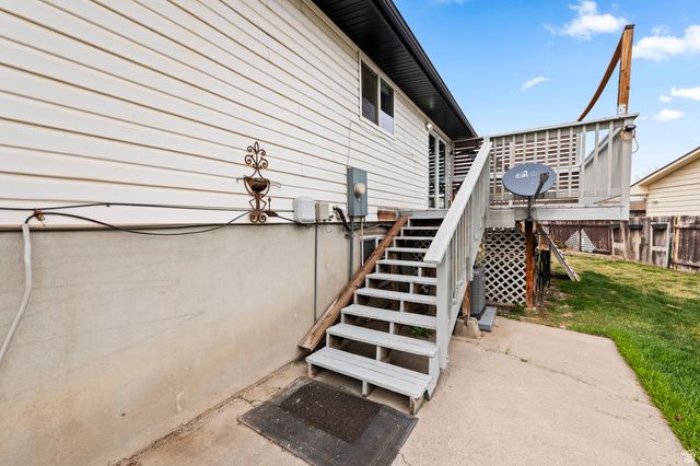 2049 W HEWS PL, Taylorsville, UT 84118