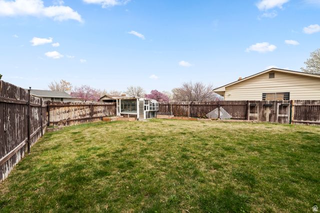2049 W HEWS PL, Taylorsville, UT 84118