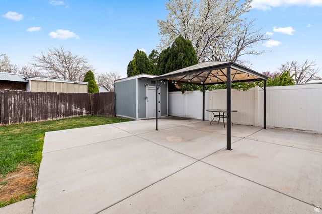 2049 W HEWS PL, Taylorsville, UT 84118