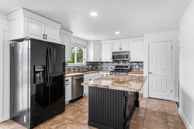 2049 W HEWS PL, Taylorsville, UT 84118