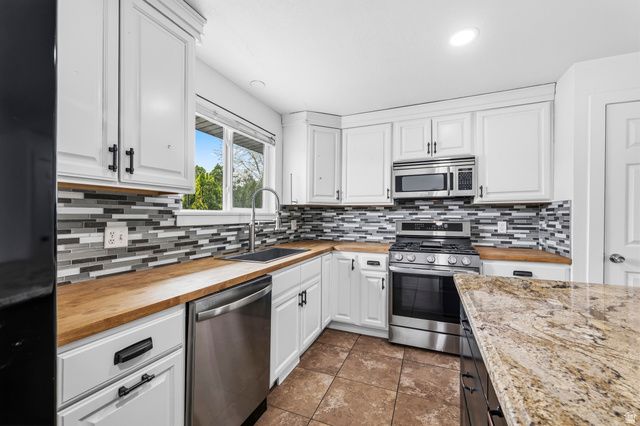 2049 W HEWS PL, Taylorsville, UT 84118