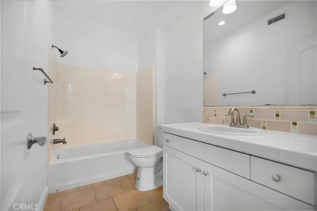 Image 27 of property listing at 27 Crosspointe, Irvine, CA 92618