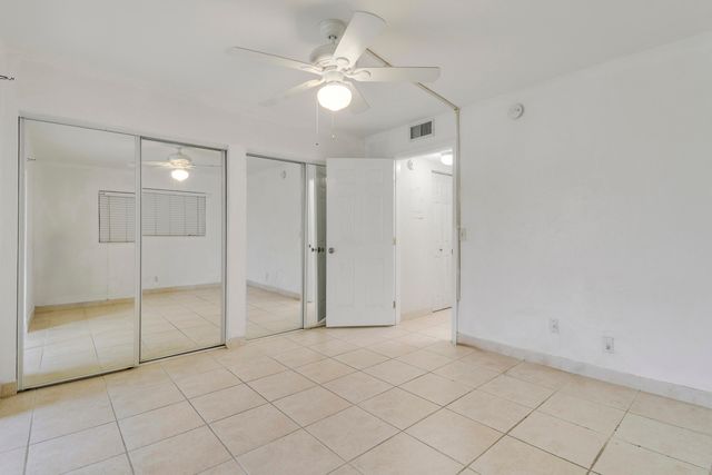 3040 LAKE OSBORNE Drive 109, Lake Worth Beach, FL 33461