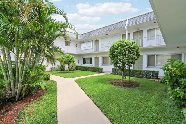 3040 LAKE OSBORNE Drive 109, Lake Worth Beach, FL 33461