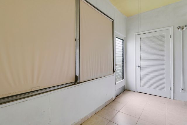 3040 LAKE OSBORNE Drive 109, Lake Worth Beach, FL 33461
