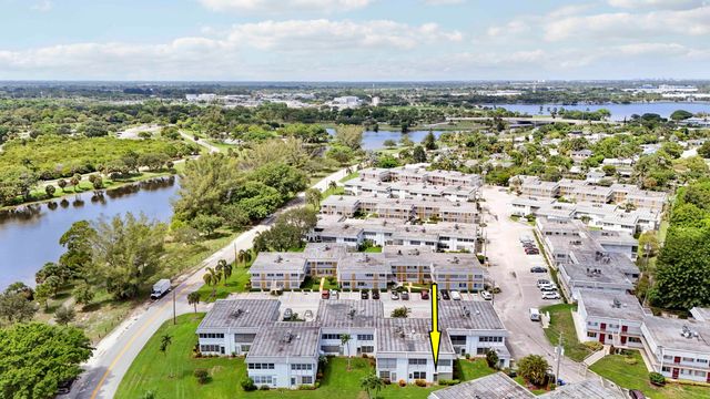 3040 LAKE OSBORNE Drive 109, Lake Worth Beach, FL 33461