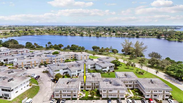 3040 LAKE OSBORNE Drive 109, Lake Worth Beach, FL 33461